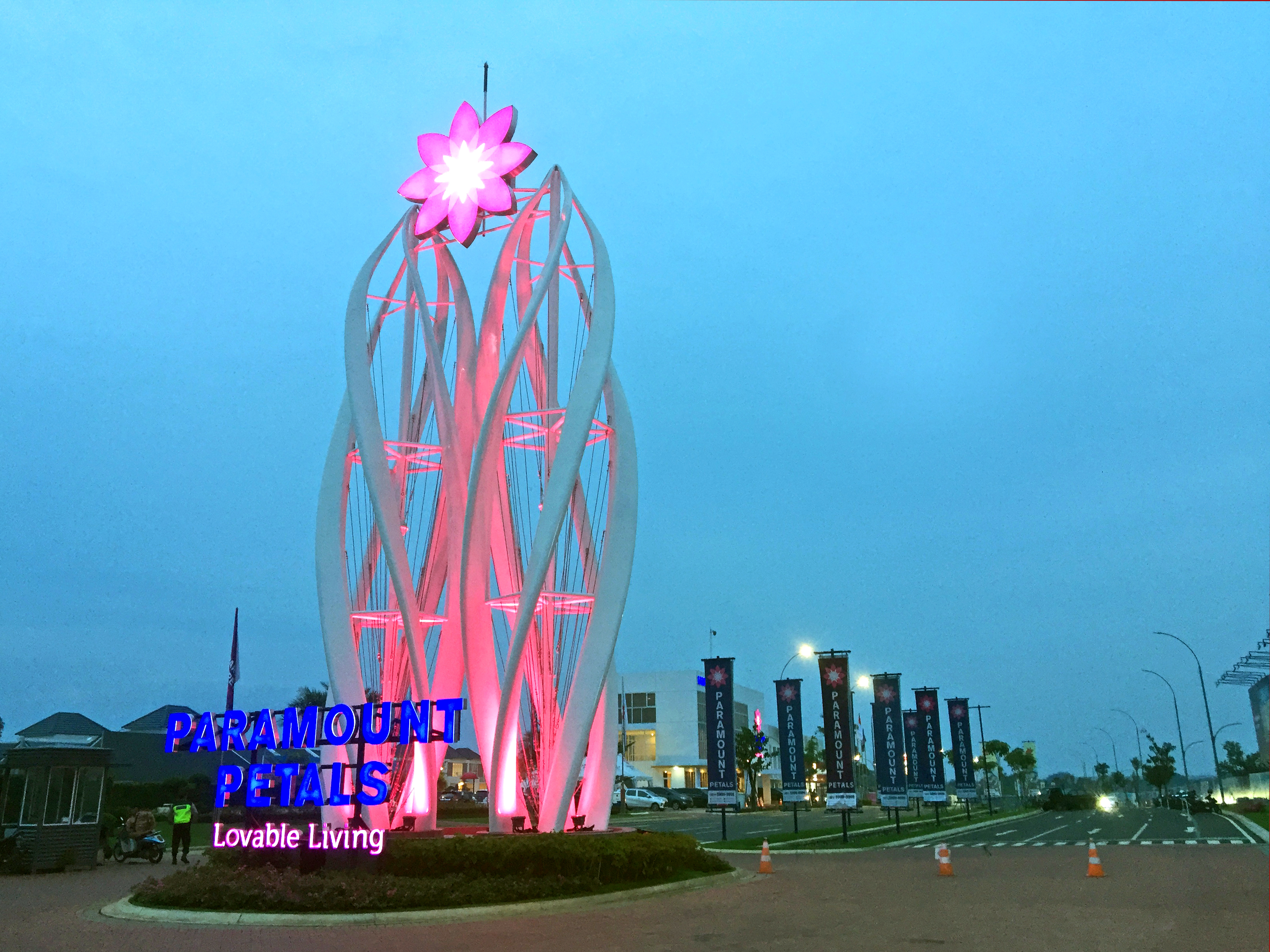 Paramount Petals; Rumah Modern Minimalis dengan Fungsi Maksimalis